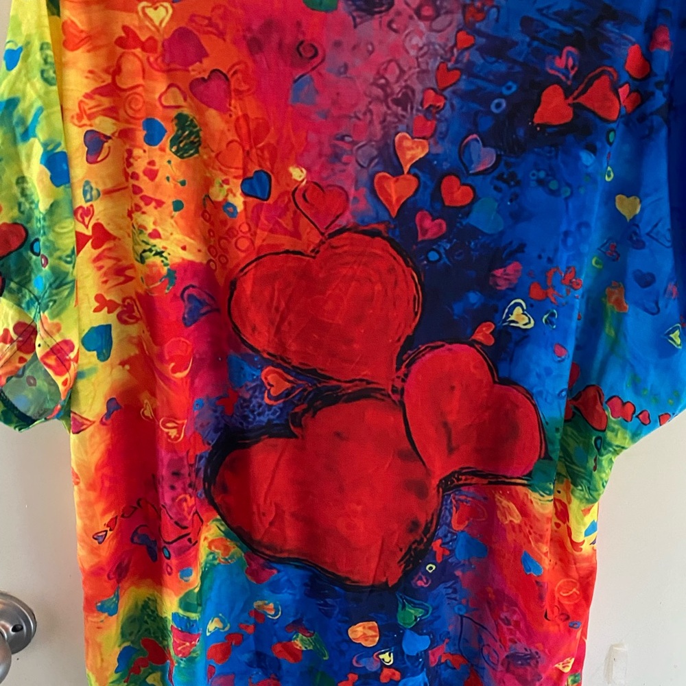 Pretty 1/4 sleeve lightweight women’s top.